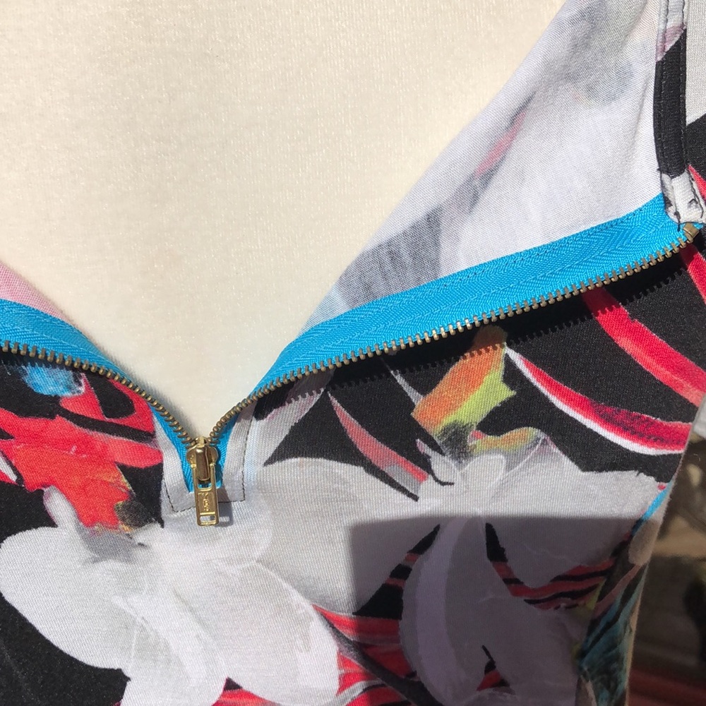a.n.a. GORGEOUS FLORAL TOP - Picture 6 of 10